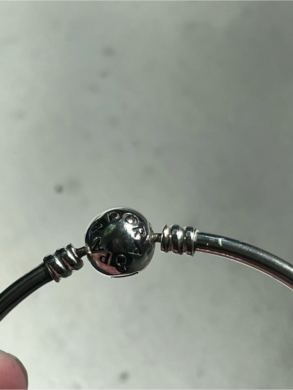 Pandora round clasp bangle - Picture 2 of 4
